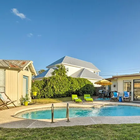 Coastal Pcb Cottage With Pool 1 Block To Beach!